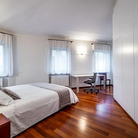 Yid Little With Garden * Florencja