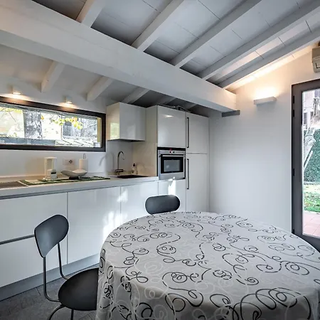 Apartament Yid Little With Garden *