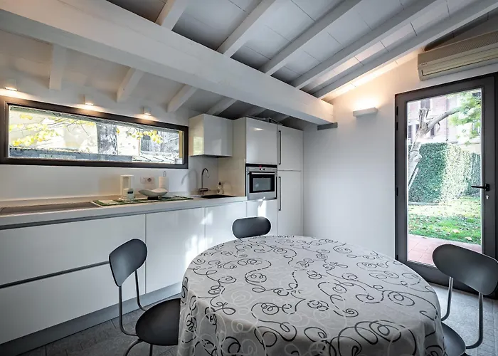Apartament Yid Little With Garden *
